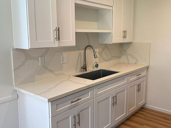 3rd image of 1523 Berkeley St APT 5