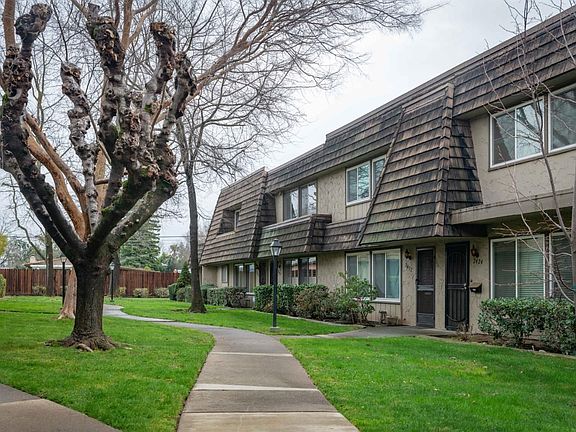 3rd image of 2418 Via Camino Ave