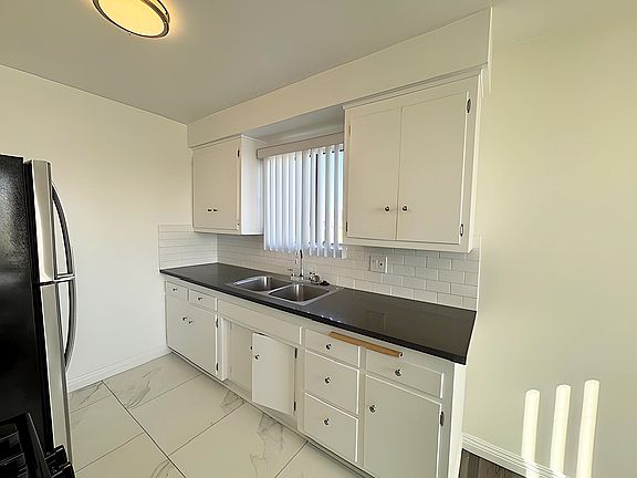 5th image of 5030 Maplewood Ave #206