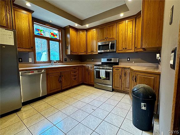 4th image of 130 Woodlawn Ave