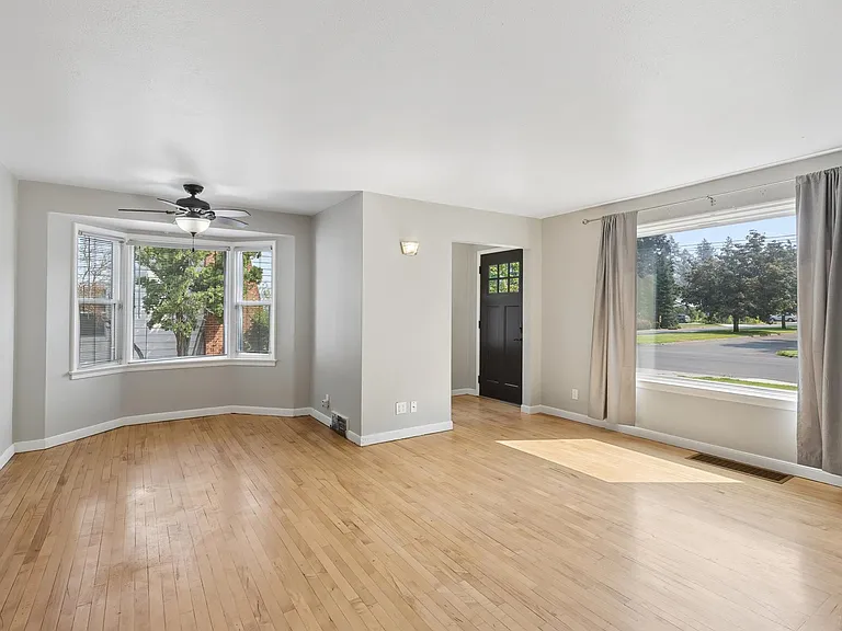 3512 S Division St — Photo 5