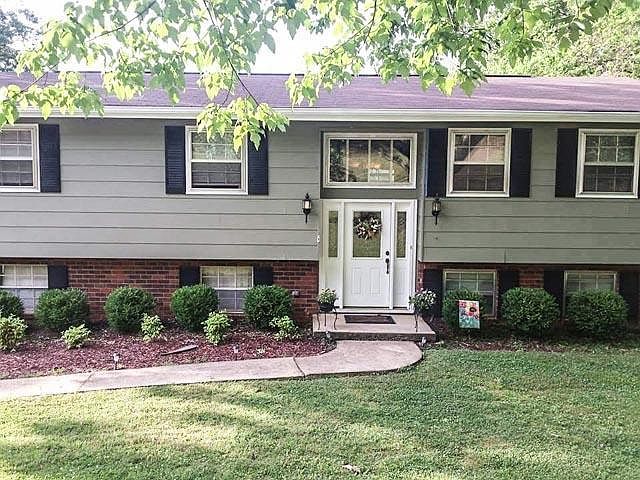 1st image of 805 Ashwood Ln