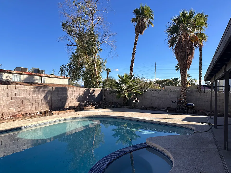 4036 Bridgeview Cir