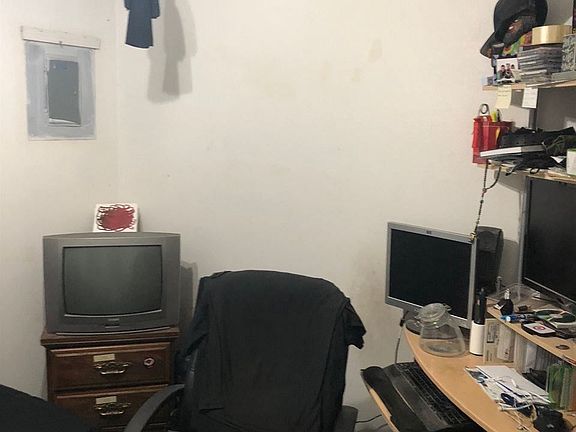 2nd image of 702 Barnett Dr