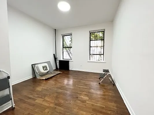 Rented by Bond New York | media 23