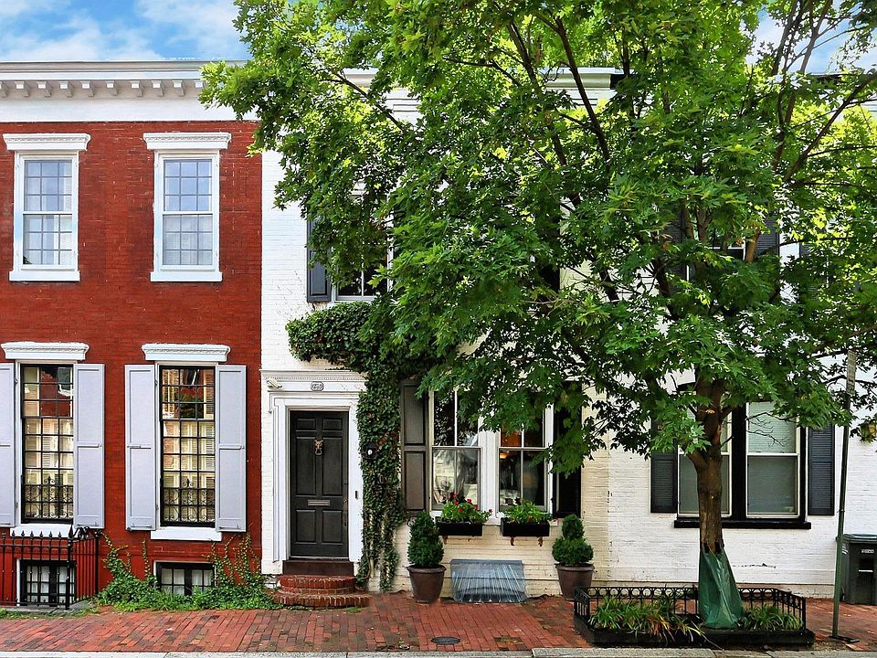 Welcome to 1239 33rd St NW