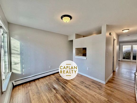 3rd image of 435 Orchard St APT 3