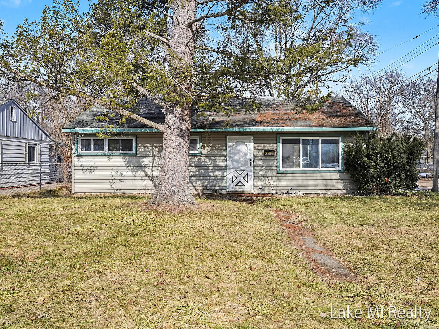 38 Coolidge Ave W photo 1