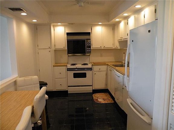 4th image of 3980 Oaks Clubhouse Dr APT 306