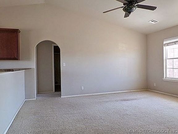 3rd image of 8771 S 261st East Ave