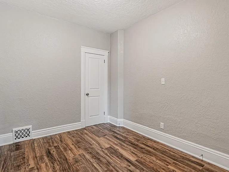 2933 W 28th Ave — Photo 17