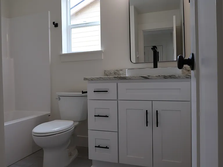 Seven Oaks Luxury Duplexes — Photo 31