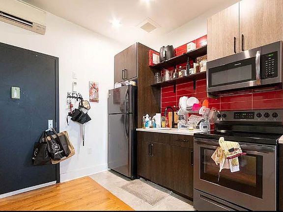 4th image of 930 De Kalb Ave #404