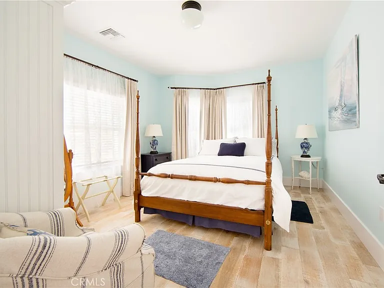 2219 Ocean Ave — Photo 15