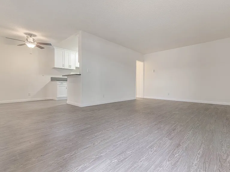 8123 Langdon Ave — Photo 3