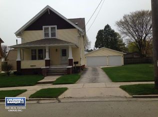 1215 Philippen St, Manitowoc, WI 54220