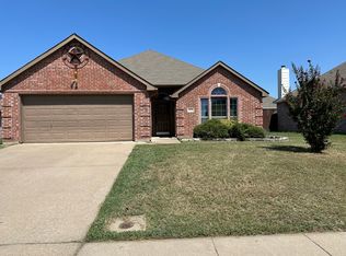 3209 Canary Ln, Midlothian, TX 76065