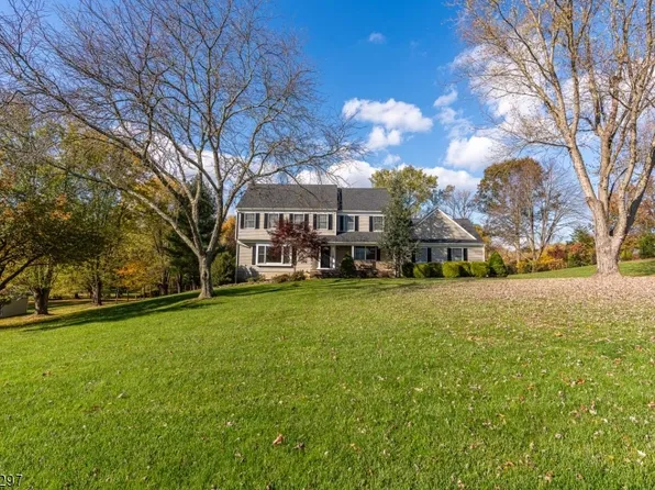 5 Tiger Hill Dr, Peapack Gladstone Boro, NJ 07934