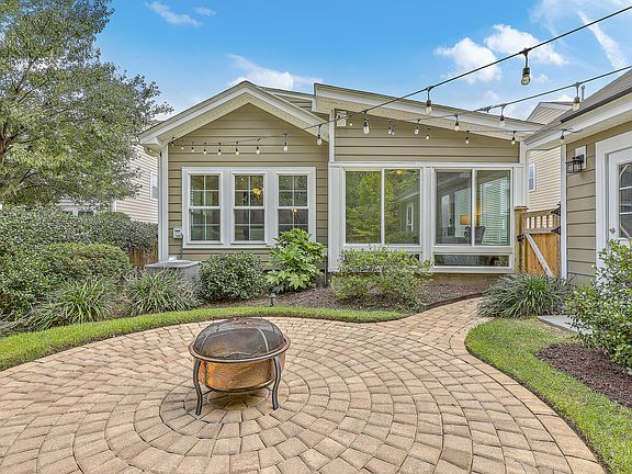 4th image of 2917 Bell Flower Ln