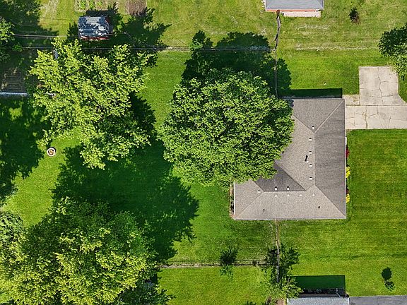 2nd image of 105 Tulip Dr