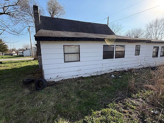 2nd image of 11325 Sherman St