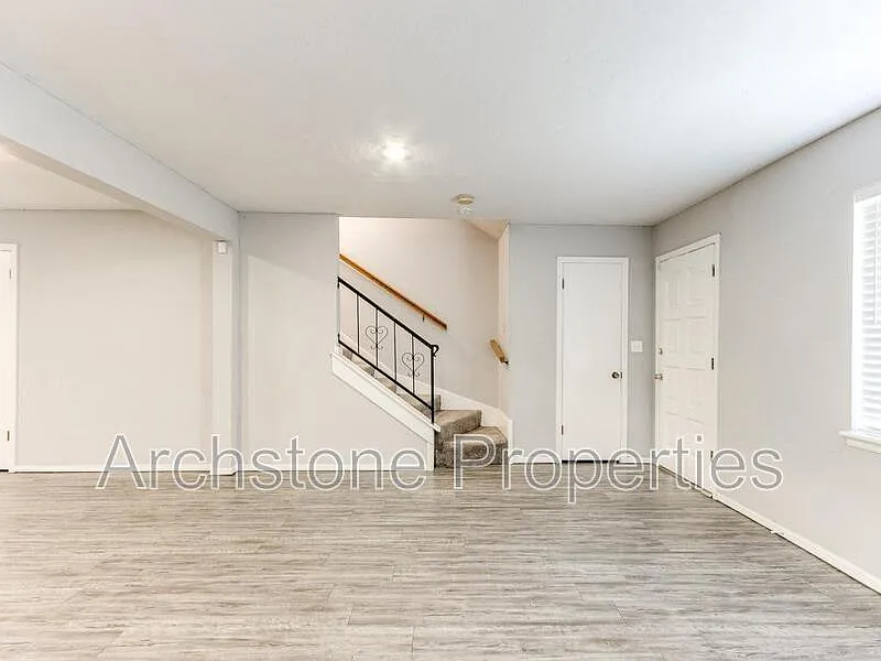 4 bed, 2.5 bath, 1890 sqft, $1,845 — Photo 4
