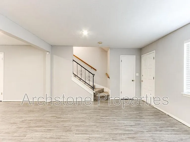 2524 Boxwood Ave — Photo 4
