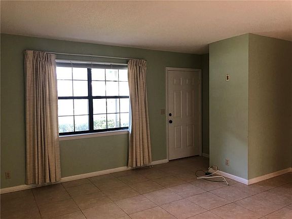 3rd image of 135 N Palm Dr