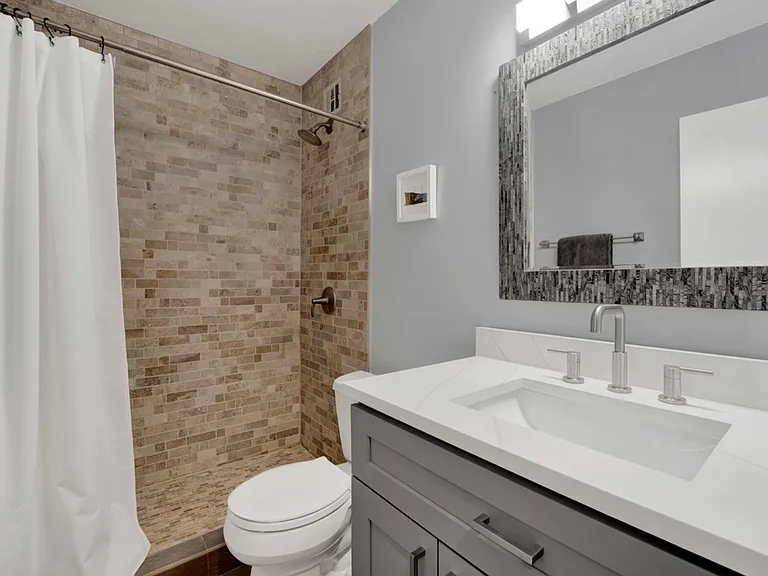 2740 N Pine Grove Ave #9 — Photo 10