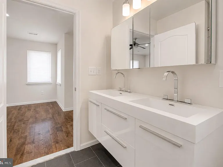 4 Regency Ct — Photo 35