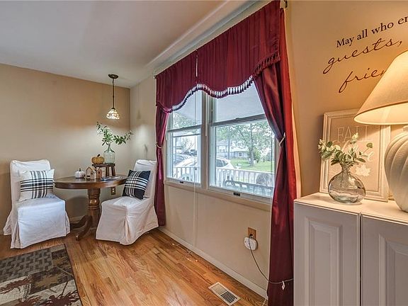 4th image of 7583 Iris Ln