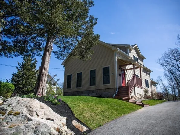 55 Canterbury St, Hingham, MA 02043