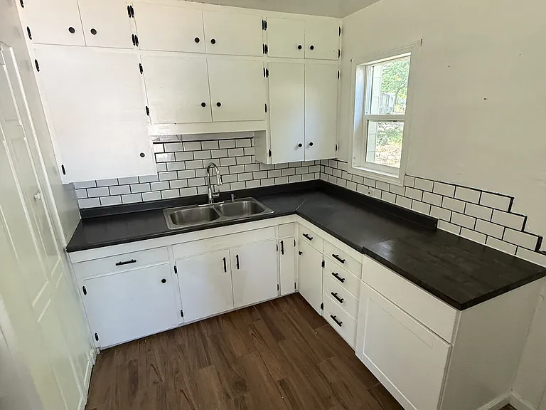 4428 Gleaves Ave — Photo 5