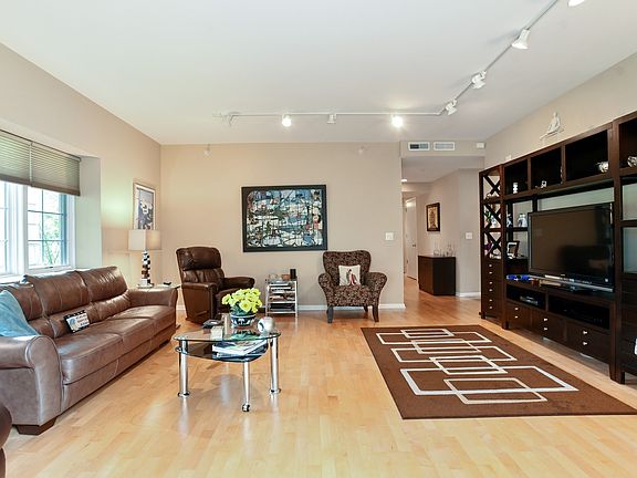 3rd image of 626 Homewood Ave APT 102