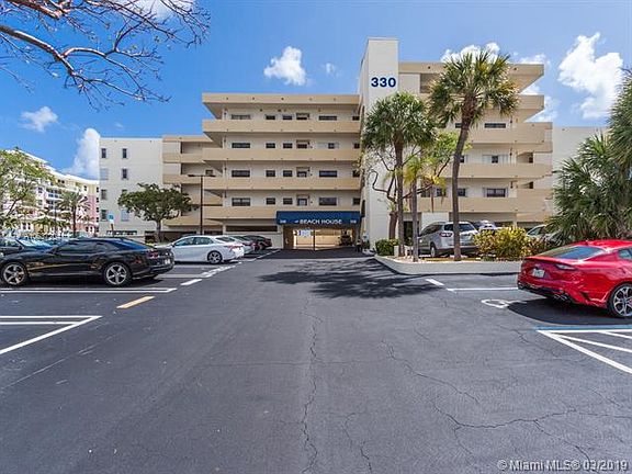 3rd image of 330 SE 20th Ave APT 206