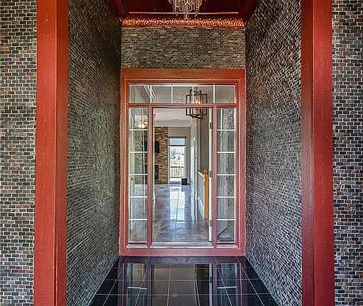 Double door walk in
