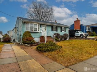 40 S Grove Ave, Hopelawn, NJ 08861