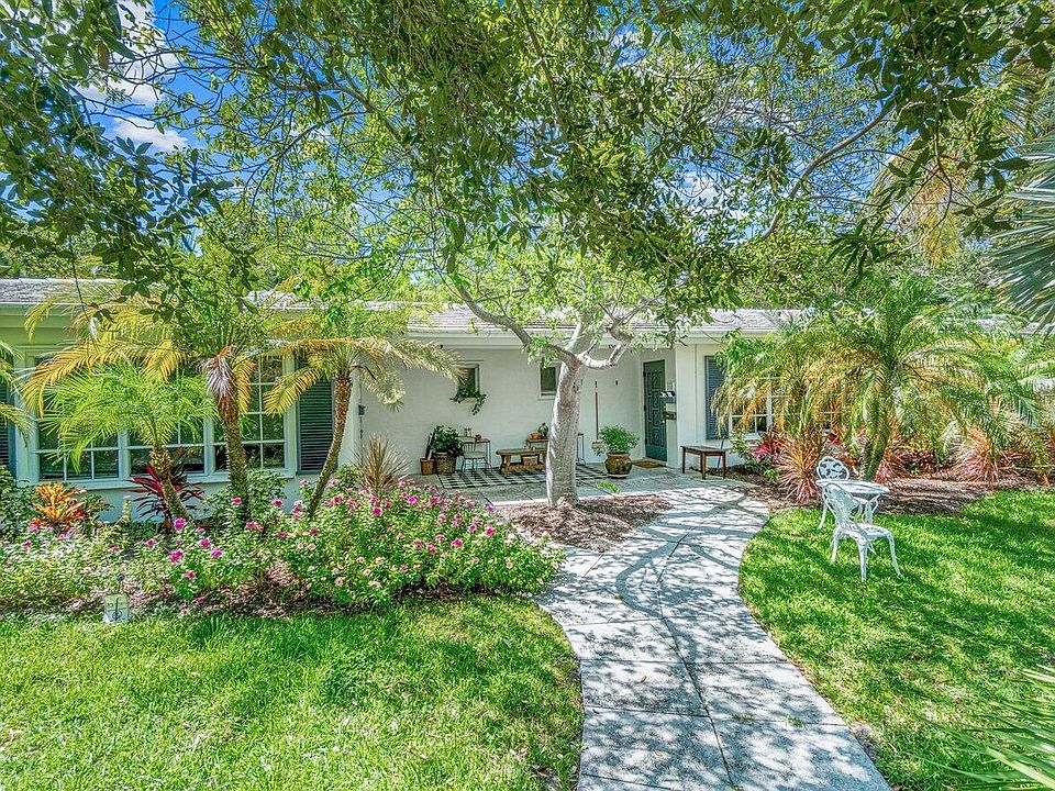 1st image of 208 Beverly Dr