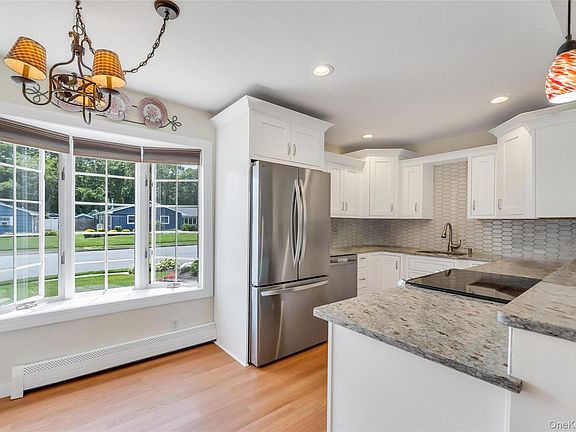 3rd image of 71 Singingwood Drive