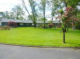 99 Azalea Dr, Grants Pass, OR 97526