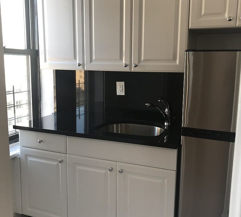 1st image of 200 W 15th St APT 15E
