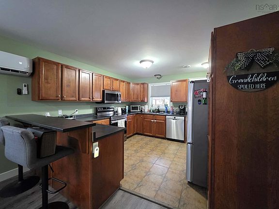 4th image of 1611 Mackay St