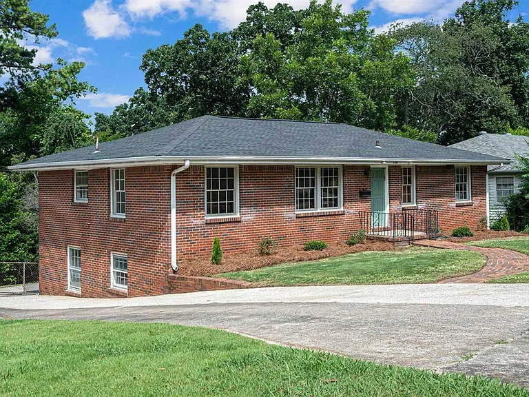 5960 Crestwood Cir — Photo 1