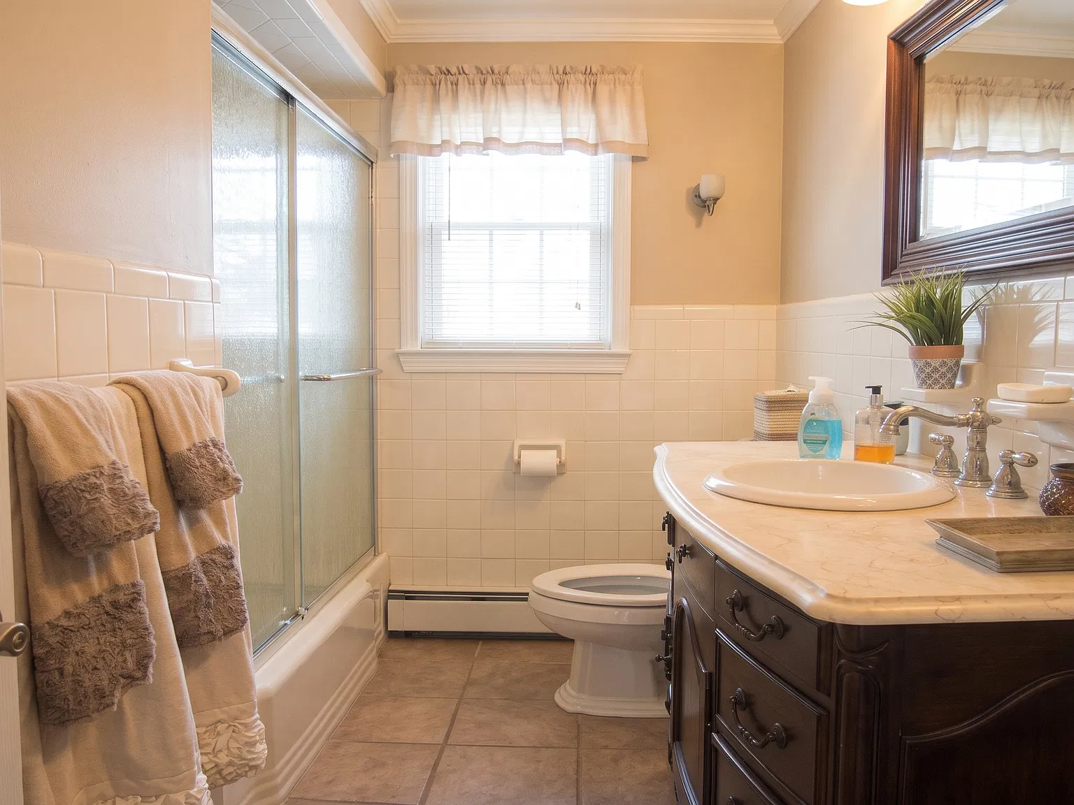 5 bed, 2041 sqft, $4,300 — Photo 2