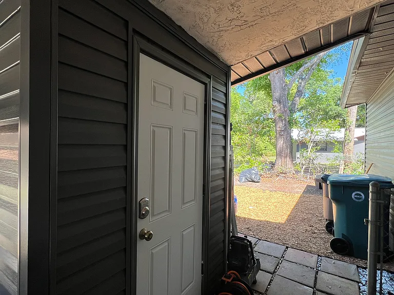 1819 SW 29th Ter — Photo 14