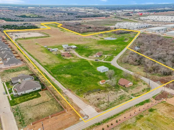 764 S Mitchell Rd, Mansfield, TX 76063