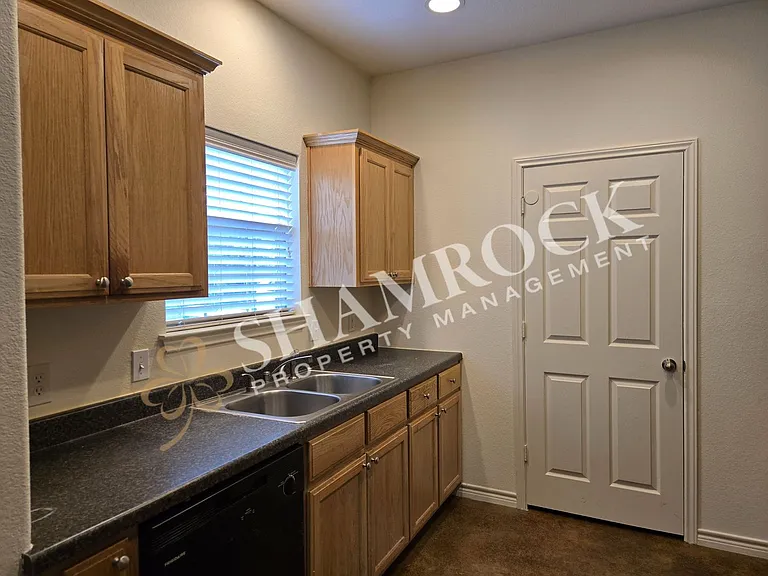 820 Chambers Creek Cir — Photo 5