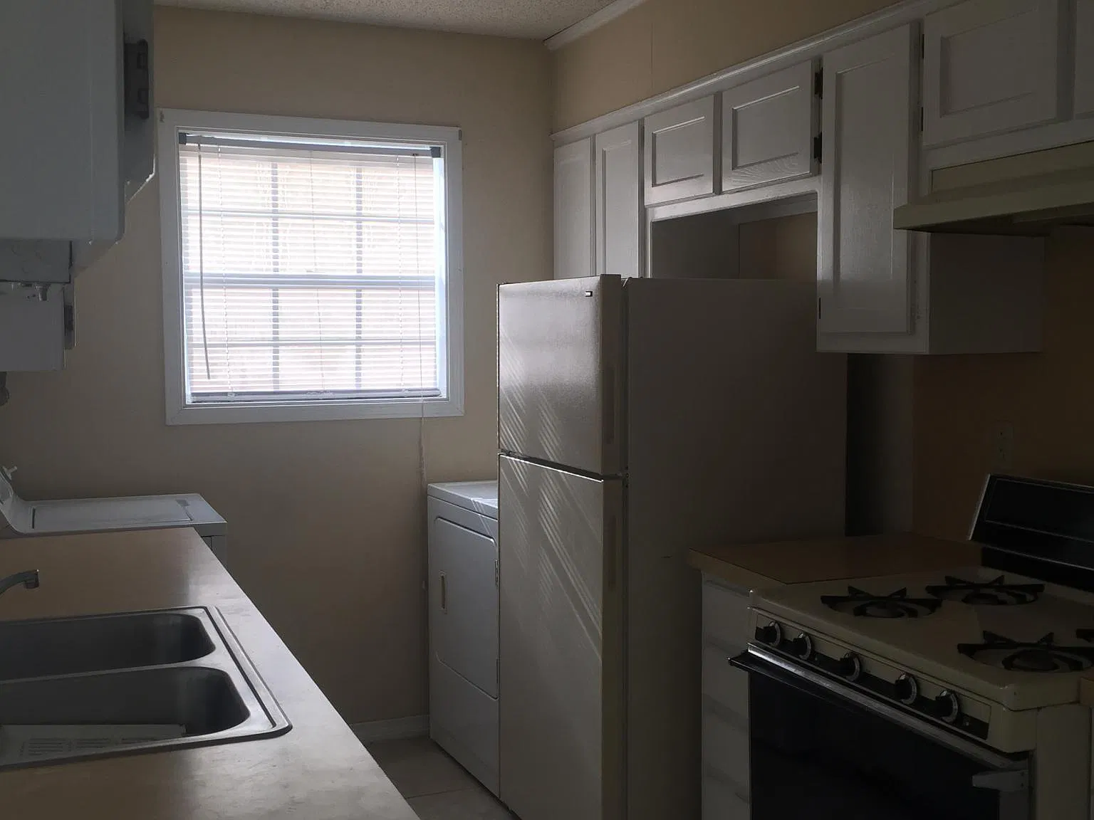 1708 Broadway Ave — Photo 3