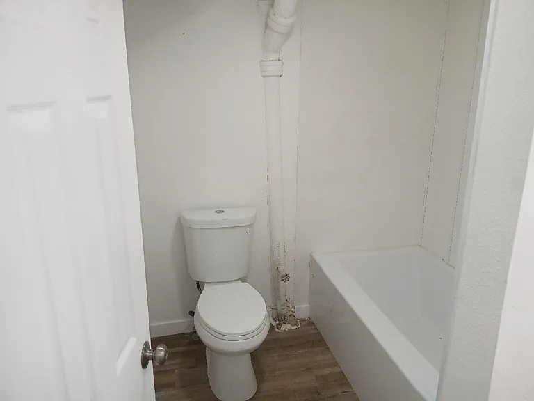 828 6th St #BASEMENT — Photo 9