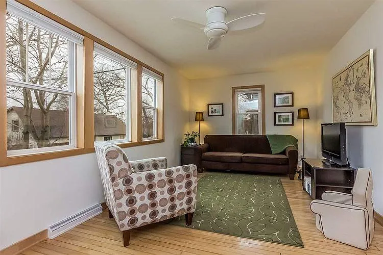2 bed, 830 sqft, $2,250 — Photo 2